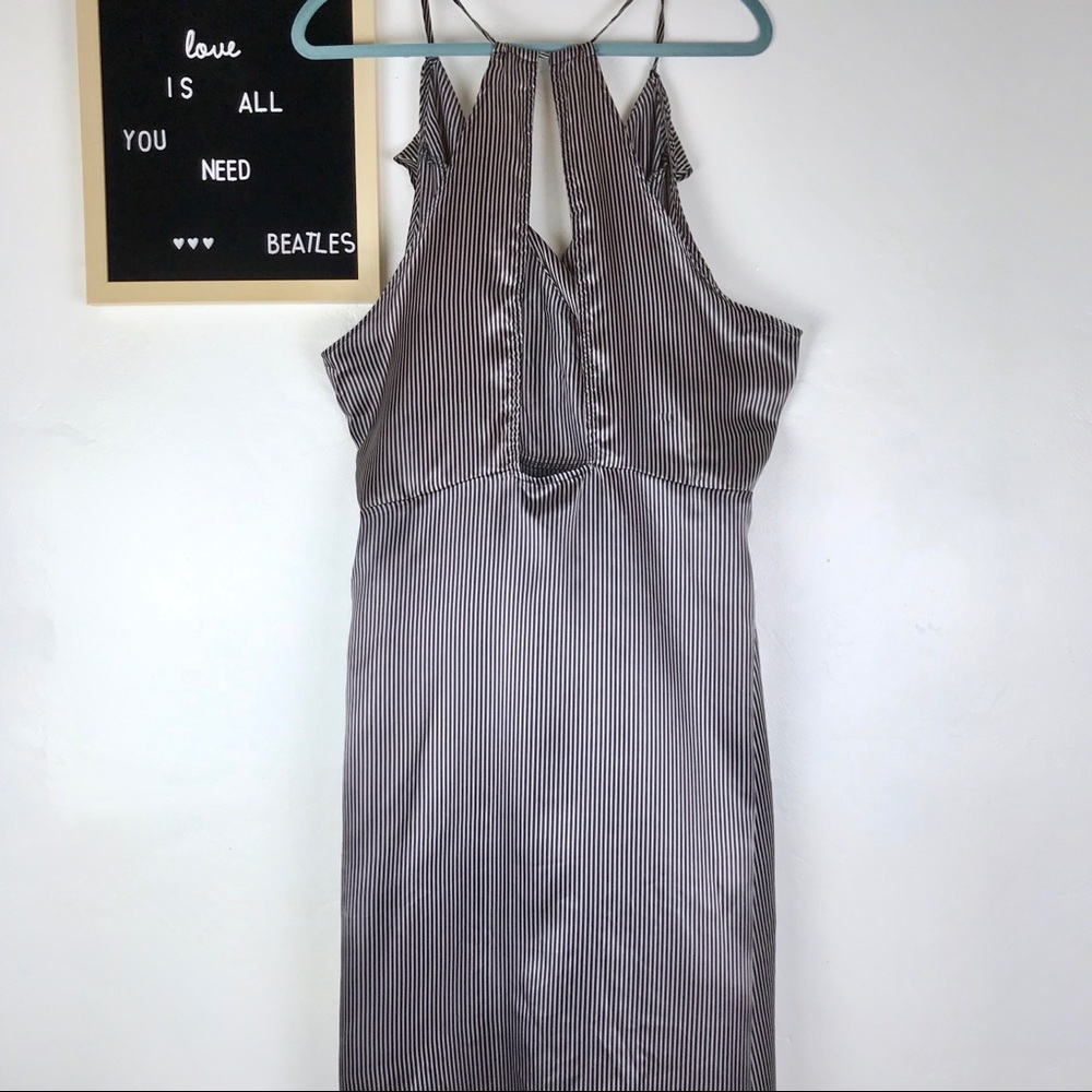 Fashion Nova deep v ruffle midi dress - Picture 7 of 8
